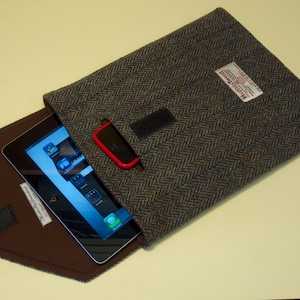 Funda para tableta con cubierta acolchada de Harris Tweed y funda para teléfono