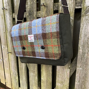 Sac messager pour iPad Pro 10,5 po, 12,9 po. ou 11 po. avec tissu écossais Macleod Harris Tweed