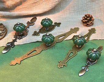 Dunkelgrüne Keramikknöpfe mit Platte: Amerikanischer Küchenknopf, antike Bronzeschubladenknauf
