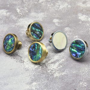 Luxuriöser Muschelknopf: Weiße und grüne Kommodenknäufe, massive Messingschrankknöpfe