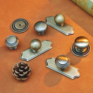 Pomo de armario de bronce antiguo con placa trasera: Tirador de cajón de latón macizo, asa de concha