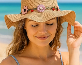 Handgefertigter Sonnenhut aus Stroh: Brauner Strandhut mit breiter Krempe und Blumenmuster
