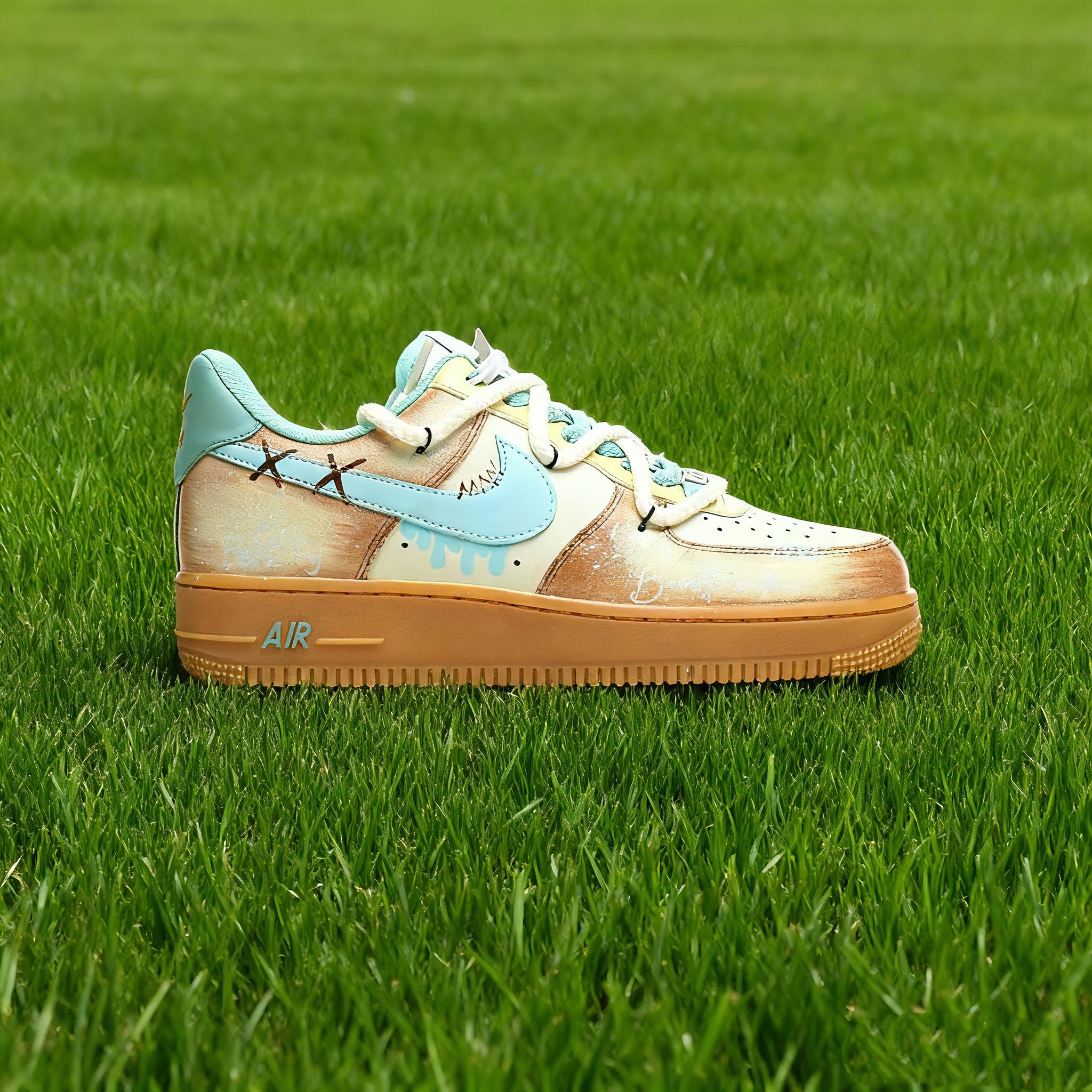 nike mismatched running shoes