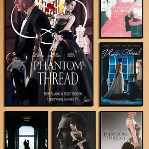 Può includere: Una collezione di manifesti del film "Phantom Thread". I manifesti presentano immagini di attori, moda e il titolo del film. I manifesti sono di varie dimensioni e orientamenti, con un'estetica vintage.