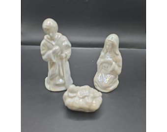 VTG 1980's Pearlized Ceramic Iridescent Nativity Scene W/Mary, Joseph Baby Jesus