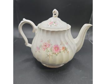 Sadler Royal Oak Vintage Tea Pot Pastel Flowers & Gold Trim 1950's England