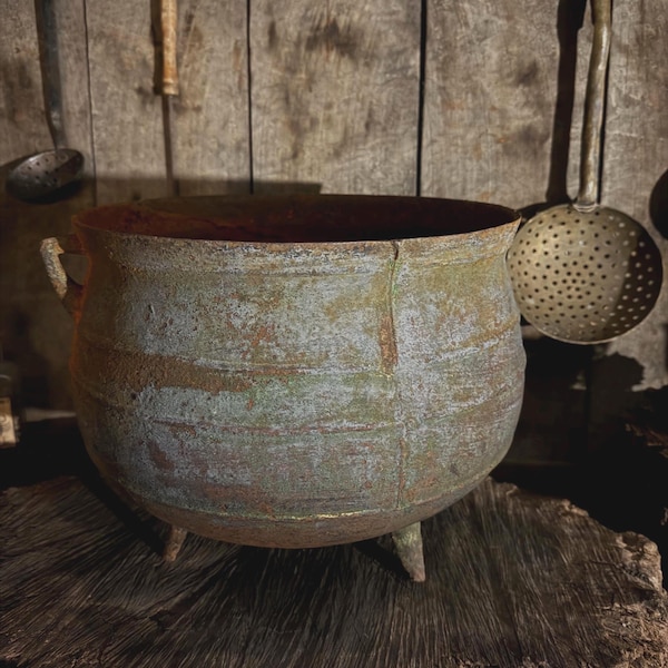 Antique 19th Century Cast Iron Cauldron with Gate Mark - 3 Gallon Witch Cauldron - Pagan Ritual Pot - Primitive Three Legged Hearth Kettle