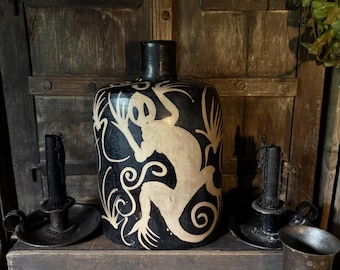 Tall 11 inch El Salvador Blackware Pottery Vase - Hand Etched Sgraffito Lizard Gecko - Vintage Central American Folk Art Mayan Pipil Revival