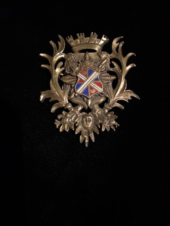 CHANEL Coat of Arms Pin in Silver Plate Metal For Sale at 1stDibs