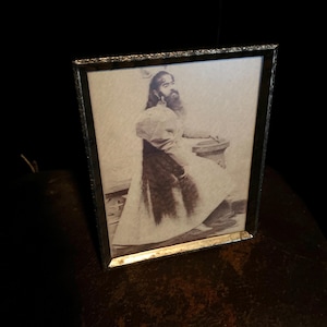 BEARDED LADY Old Circus Souvenir Cabinet Card Herdruk van het origineel in tweedehands lijst onder glas