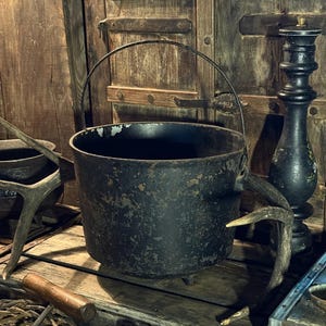 Antique Black CAULDRON Old Gypsy Kettle Witch Cottage Farm House Cabin Decor