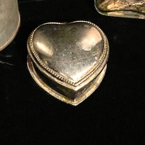 Vintage HEART JEWELRY BOX - Ring Box - Trinket Box at Gothic Rose Antiques - Great gift for someone special !