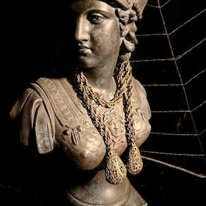 Collar de lazo victoriano antiguo de la tía Blanche, cadenas de latón antiguo con adornos de filigrana