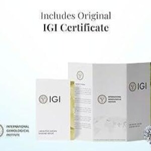 K&ouml;nnte beinhalten: Wei&szlig;es IGI-Zertifikat und Brosch&uuml;re mit dem Text "Includes Original IGI Certificate". Das Logo des International Gemological Institute ist auf dem Zertifikat und der Brosch&uuml;re zu sehen. Ein Diamant befindet sich in der unteren rechten Ecke.
