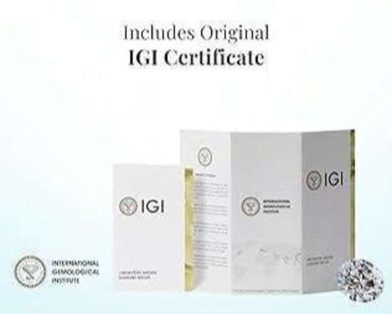 K&ouml;nnte beinhalten: Wei&szlig;es IGI-Zertifikat und Brosch&uuml;re mit dem Text "Includes Original IGI Certificate". Das Logo des International Gemological Institute ist auf dem Zertifikat und der Brosch&uuml;re zu sehen. Ein Diamant befindet sich in der unteren rechten Ecke.
