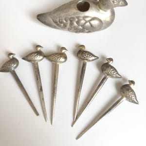 Vintage Anka Cocktailplockset Mid Century Modern Fågelfruktgafflar med hållare Retro Barware Förrättsplockset