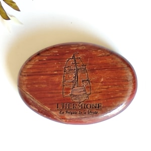 Espelho de bolso de madeira L'Hermione, espelho compacto estilo fragata francesa, La Frégate de la Liberté, espelho de maquilhagem náutico de madeira, espelho de viagem para presente.