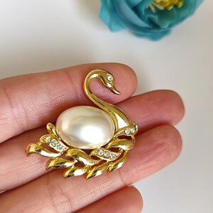 Broche ancienne art déco en verre gravé fleurs - Jeronine Vintage
