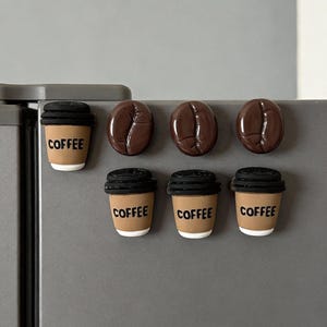 Realistische Kaffeetasse & Bohnen Magnete, Espresso Bar Dekor, 3D Harz Miniatur Essen, Geschenk für Kaffee-Liebhaber, Ästhetisches Küchen Accessoire