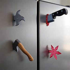 Aimant de réfrigérateur arme 3D drôle, couteau sanglant et hache illusion d'optique, cadeau pour amoureux du crime, accessoire de farce de cuisine original