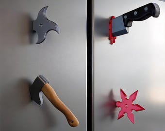 Funny 3D Weapon Fridge Magnet, Bloody Knife & Axe Optical Illusion Decor, True Crime Lover Gift, Quirky Kitchen Prank Accessory