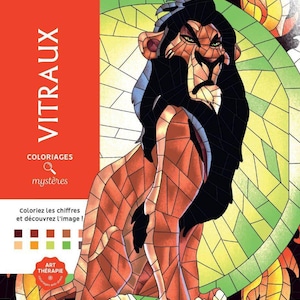 Könnte beinhalten: Ein Disney-Malbuch mit dem Titel "VITRAUX" mit einer Buntglas-Illustration von Scar aus Der König der Löwen. Das Cover ist orange mit französischem Text, und das Kunstwerk ist in Braun-, Schwarz- und Grüntönen gehalten.