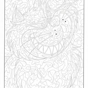 Op de afbeelding: Een zwart-wit kleur-op-nummer activiteit boekpagina met een gestileerde illustratie van een grijnzende Cheshire Cat uit Alice in Wonderland. De afbeelding is verdeeld in genummerde secties, klaar om in te kleuren. De onderkant van de pagina heeft een kleurensleutel.