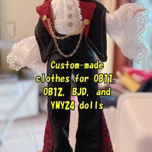 Puede incluir: Ropa de muñeca hecha a medida con una chaqueta negra y roja con detalles dorados, una camisa blanca con volantes y pantalones negros con detalles de encaje rojo. El texto de la imagen dice "Custom-made clothes for OB11, OB12, BJD, and YMYZ4 dolls."