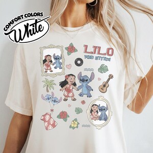 Puede incluir: Camiseta blanca Comfort Colors con gr&aacute;ficos de Lilo y Stitch. El dise&ntilde;o incluye ilustraciones de Lilo y Stitch, un ukelele, flores y el texto "Lilo and Stitch". La camiseta tiene cuello redondo y mangas cortas.