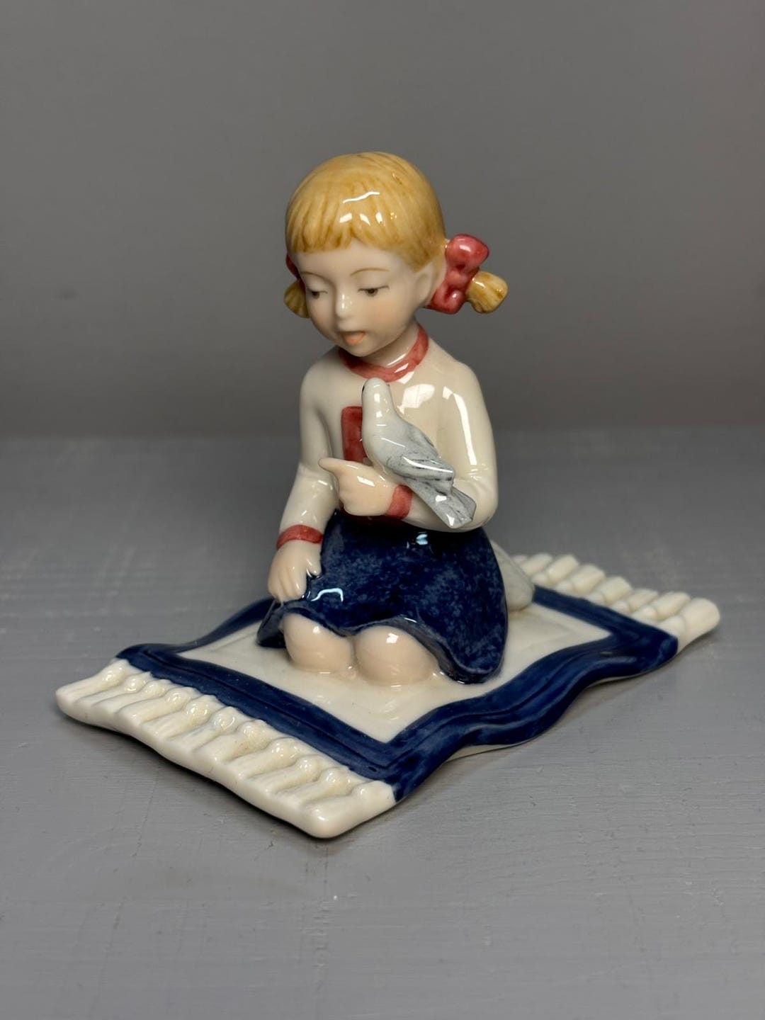 ロイヤル コペンハーゲン 「エマ」 2001 – ミレニアム コレクション