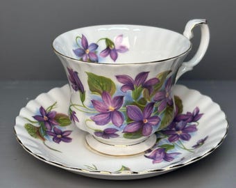Taza y platillo Royal Albert Purple Violet de porcelana fina