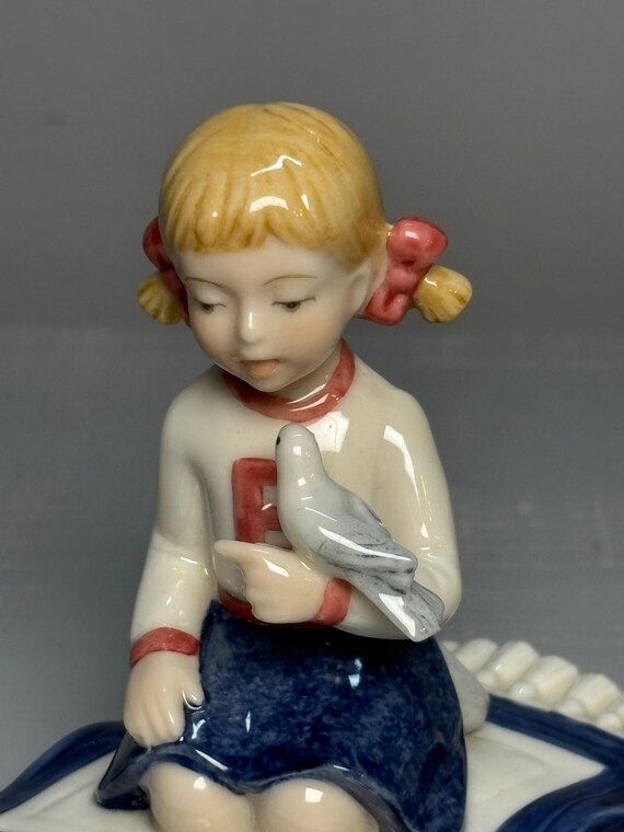 ロイヤル コペンハーゲン 「エマ」 2001 – ミレニアム コレクション