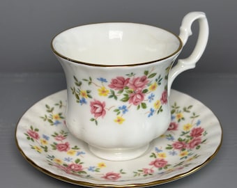 Royal Albert Bone China Teacup and Saucer – Pink Floral Pattern – England – Vintage Fine China