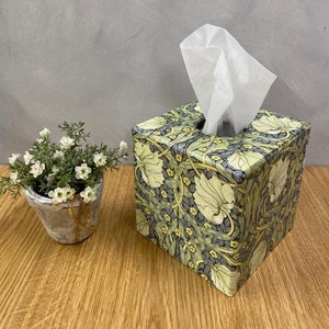 Tissue Box Cover Pimpernel wooden square