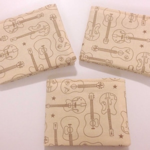 Cartera plegable unisex para niños y niñas con diseño de guitarra acústica eléctrica en color beige y marrón