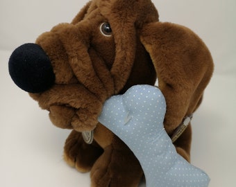 Vintage Wrinkles Sitting Plush