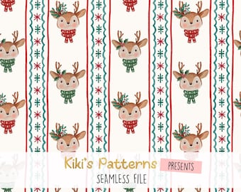 Peut inclure: Motif sans couture avec des rennes de dessin animé portant des écharpes rouges et vertes et des ornements de houx. Le motif est sur un fond blanc avec des rayures verticales rouges, vertes et des motifs de flocons de neige. Le texte "Kiki's Patterns PRESENTS SEAMLESS FILE" est en bas.