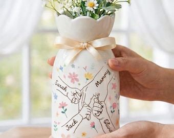 Personalized Mom Vase - Floral Hands Holding Grandkids Names, Custom Ceramic Flower Vase Gift for Grandma, Mothers Day Gift For Nana