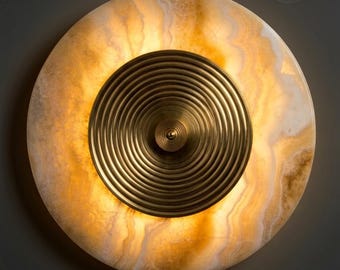 Aplique de pared con forma de disco solar de alabastro natural