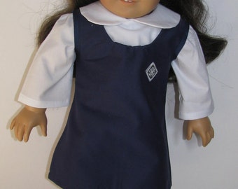 Uniforme escolar sin pliegues, con logotipo. Blusa y suéter hechos a medida para muñecas de 45 cm o American Girl.