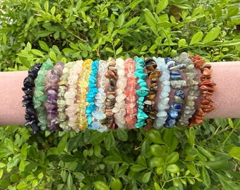 Crystal Chip Healing Bracelet – Handmade Gemstone Jewelry for Stress Relief, Energy Balance & Boho Spiritual Style
