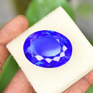 Laborgezüchteter blauer Tansanit, oval | 69,05 ct, reinheitsverbesserter, loser Stein