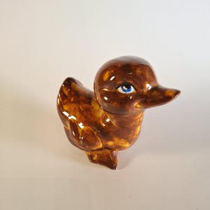 Statuetta vintage in ceramica a forma di pulcino – Smalto marrone – Ceramica europea di metà secolo