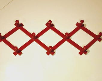 Vintage Expandable Red Wooden Coat Rack – Yugoslavia – Mid-Century Wall Hanger – Classic Accordion Style – Adjustable