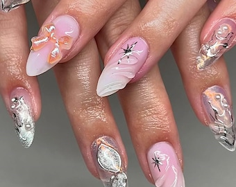 Ongles en acrylique 3D roses et argentés | Nail Art holographique Gel-X avec étoiles et coeurs