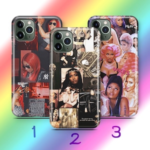 Peut inclure: Trois coques de téléphone avec des motifs de collage représentant une célébrité. Les coques ont un fond noir avec diverses images et du texte. Une coque porte le texte "CAREFUL OR YOU'LL END UP IN MY NOVEL".