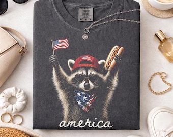 Camiseta Comfort Colors® America con estampado de mapache y perrito caliente, camiseta infantil de mapache para el 4 de julio, camiseta patriótica con la bandera estadounidense, camiseta retro de EE. UU. con animales para mujer.