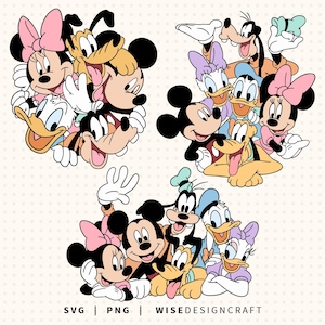 Könnte beinhalten: Bunte Illustration mit Micky Maus, Minnie Maus, Donald Duck, Daisy Duck, Goofy und Pluto. Die Charaktere sind in drei Gruppen angeordnet, jede mit einer anderen Pose. Der Text "SVG | PNG | WISEDESIGNCRAFT" ist enthalten.