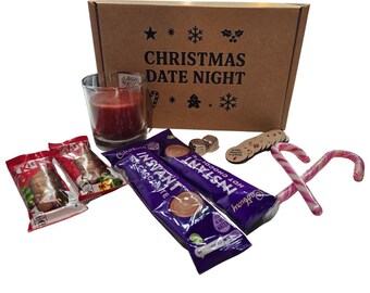 Christmas Date Night Box for Couples – Candle, Hot Chocolate, Chocolates, Dice & Tokens – Festive Romantic Gift for your special someone