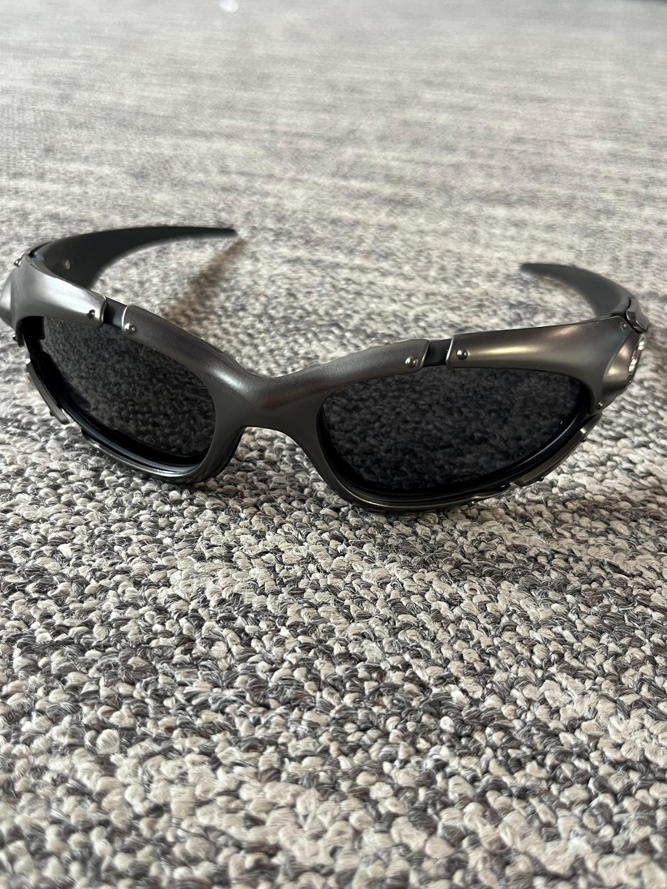 オークリー プレート レトロサングラス – 大胆なY2Kデザイン、ブラック